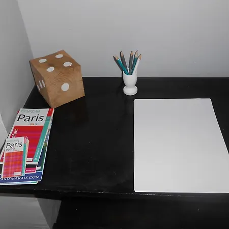 Le Marais Rosiers Apartment Paris