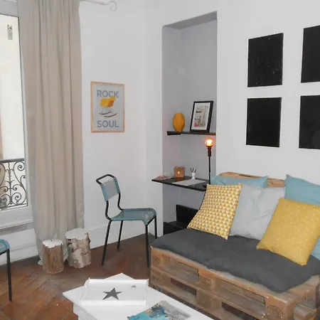 Apartment Le Marais Rosiers Paris