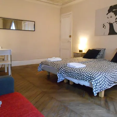 Le Marais Rosiers Paris