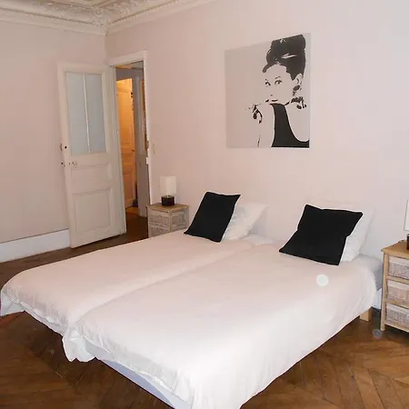Le Marais Rosiers Paris