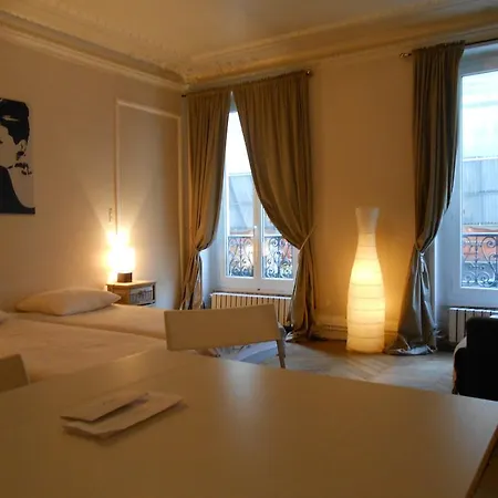 Apartment Le Marais Rosiers Paris