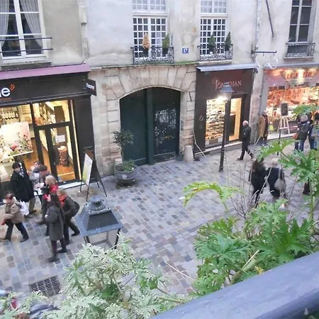 Le Marais Rosiers Paris